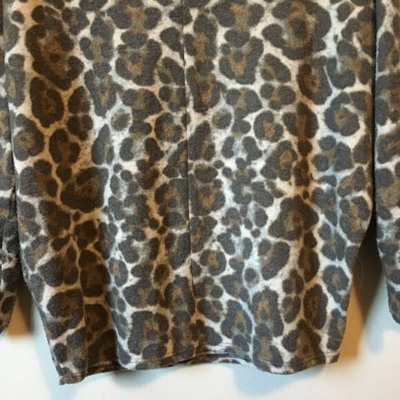 Made in Canada Jaguar Print Soft Dolman Sleeve Top - Small - Picture 7 of 15